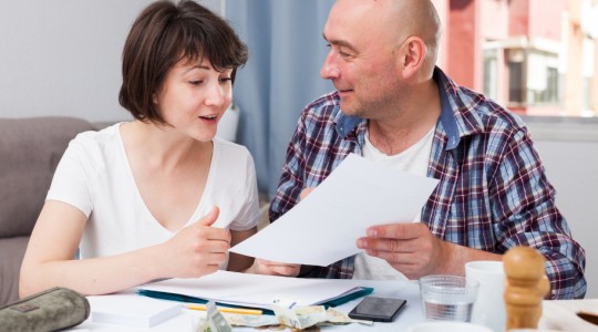 Cine administrează banii în familie? Cum împărțiți responsabilitatea financiară fără conflicte