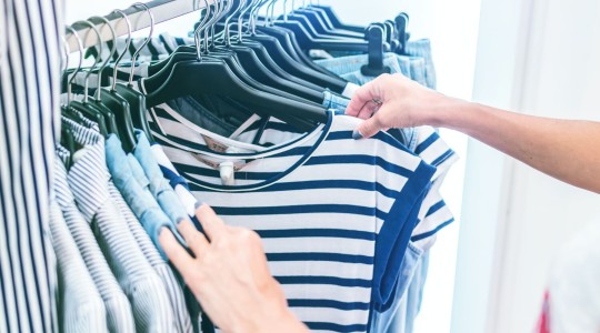 Cum să-ți cumperi și să-ți întreții hainele ca să economisești